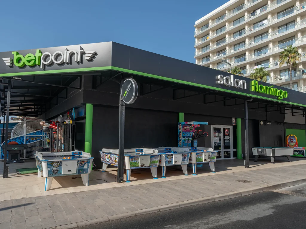 The facade of the Salón Flamingo and Bet Point in Cala Millor, with air hockey tables under the porch.